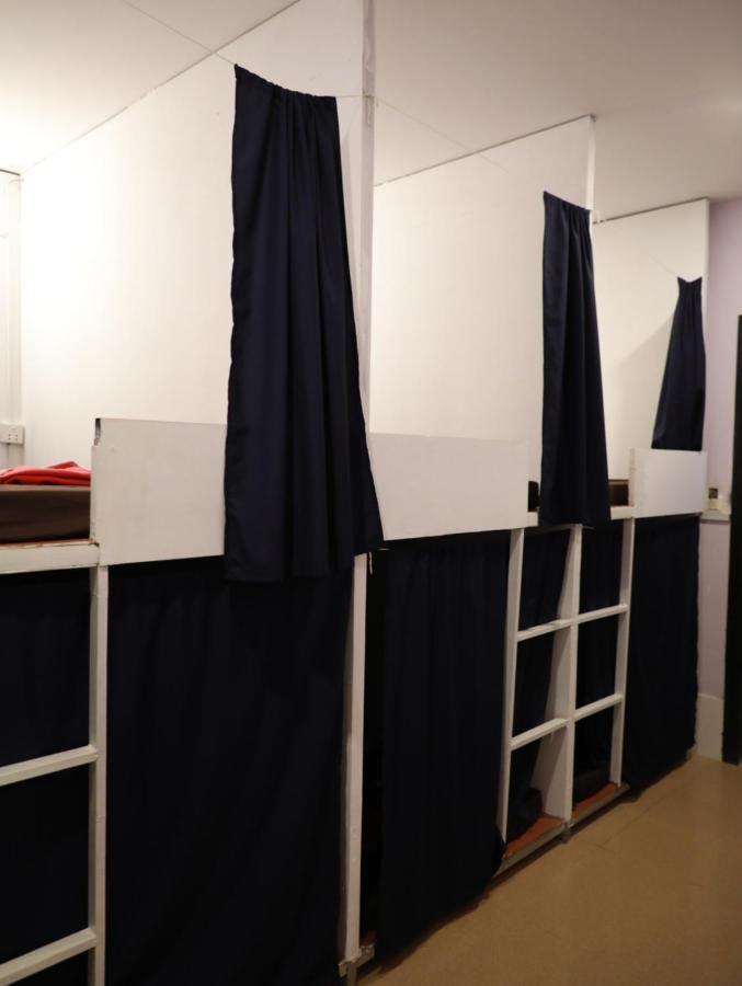 Lit dans Dortoir pour Femmes de 6 Lits